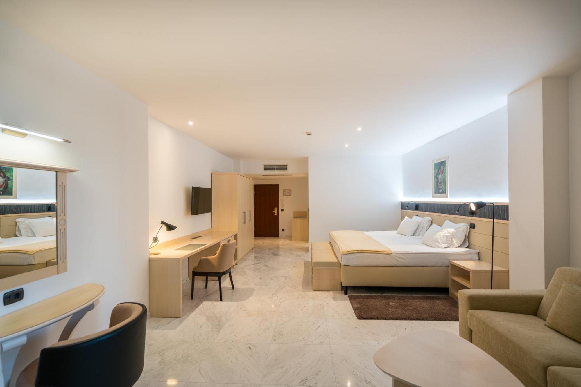Iberostar Waves Bellevue All Inclusive Bečići Ngoại thất bức ảnh